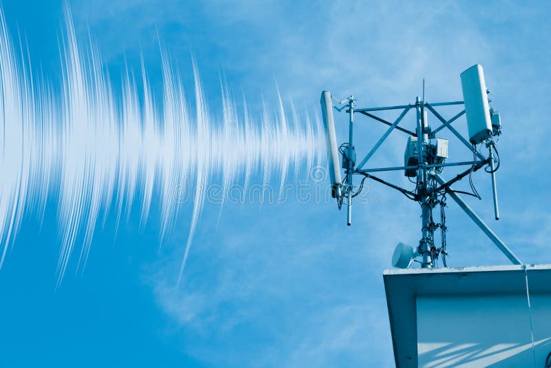 Υπαίθριο 4G ασύρματο τηλεφωνικό ραδιο κύτταρο στοκ φωτογραφίες με δικαίωμα ελεύθερης χρήσης Υπαίθριο 4G ασύρματο τηλεφωνικό ραδιο κύτταρο στοκ φωτογραφίες με δικαίωμα ελεύθερης χρήσης