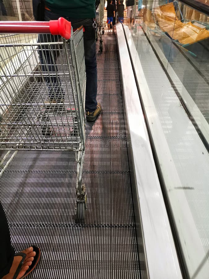 υπεραγορά ‚¬â€ ¹ shoppingâ⠂¬â€ ¹ inâ⠂¬â€ ¹ theâ⠂¬â€ ¹ κάρρων αγορών forââ στοκ φωτογραφία υπεραγορά ‚¬â€ ¹ shoppingâ⠂¬â€ ¹ inâ⠂¬â€ ¹ theâ⠂¬â€ ¹ κάρρων αγορών forââ στοκ φωτογραφία