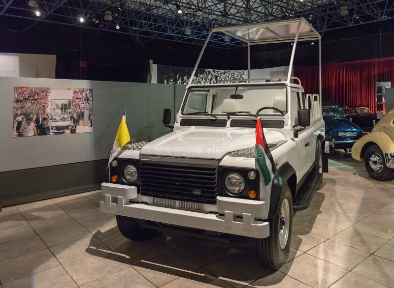 Υπερασπιστής 1994 του Land Rover V8 στην έκθεση στο βασιλιά Αμπντουλάχ ΙΙ μουσείο αυτοκινήτων στο Αμμάν, η πρωτεύουσα της Ιορδανί στοκ φωτογραφίες Υπερασπιστής 1994 του Land Rover V8 στην έκθεση στο βασιλιά Αμπντουλάχ ΙΙ μουσείο αυτοκινήτων στο Αμμάν, η πρωτεύουσα της Ιορδανί στοκ φωτογραφίες
