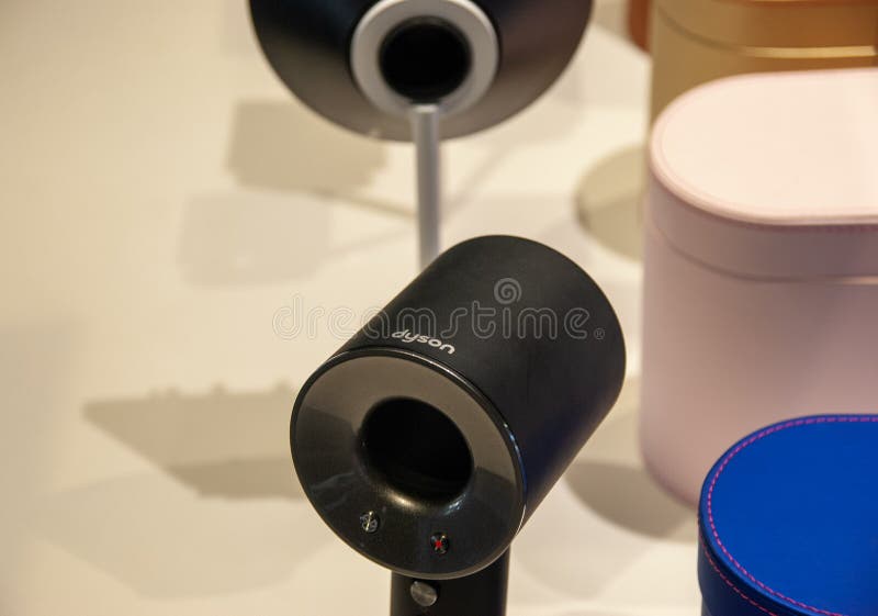 Υπερηχητικός στεγνωτήρας τρίχας Dyson στοκ φωτογραφίες με δικαίωμα ελεύθερης χρήσης Υπερηχητικός στεγνωτήρας τρίχας Dyson στοκ φωτογραφίες με δικαίωμα ελεύθερης χρήσης