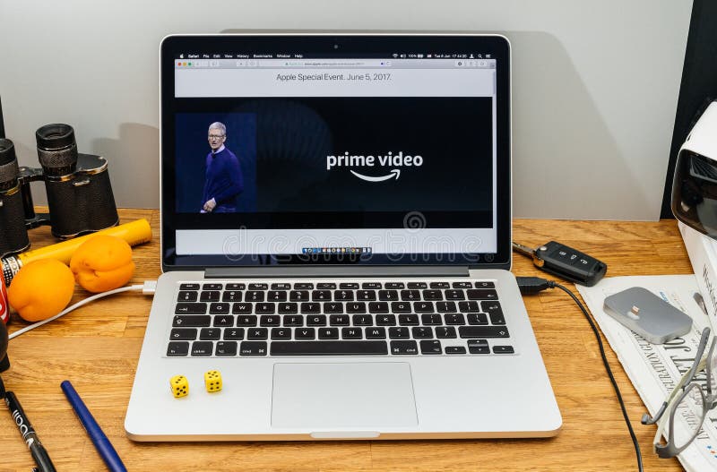 Υπολογιστές της Apple στις πιό πρόσφατες ανακοινώσεις WWDC του Αμαζονίου πρωταρχικές επάνω στοκ φωτογραφία με δικαίωμα ελεύθερης χρήσης Υπολογιστές της Apple στις πιό πρόσφατες ανακοινώσεις WWDC του Αμαζονίου πρωταρχικές επάνω στοκ φωτογραφία με δικαίωμα ελεύθερης χρήσης