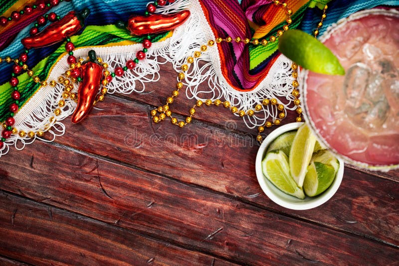 Υπόβαθρο: Εορτασμός Cinco de Mayo με τη Μαργαρίτα στοκ φωτογραφία Υπόβαθρο: Εορτασμός Cinco de Mayo με τη Μαργαρίτα στοκ φωτογραφία