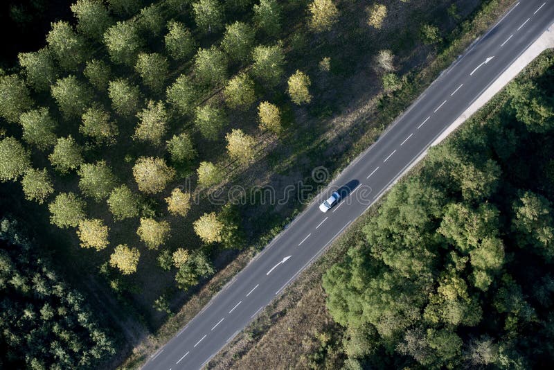 υψηλή οδική όψη αυτοκινήτ&omeg στοκ εικόνα με δικαίωμα ελεύθερης χρήσης