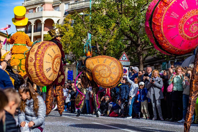 Φεστιβάλ 2019, οδός Carnaval, φανταστικό παγκόσμιο θέμα, πορτρέτο λεμονιών Menton καλλιτεχνών στοκ φωτογραφία Φεστιβάλ 2019, οδός Carnaval, φανταστικό παγκόσμιο θέμα, πορτρέτο λεμονιών Menton καλλιτεχνών στοκ φωτογραφία