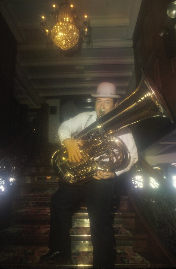 Φορέας tuba τζαζ Dixieland στοκ φωτογραφίες Φορέας tuba τζαζ Dixieland στοκ φωτογραφίες