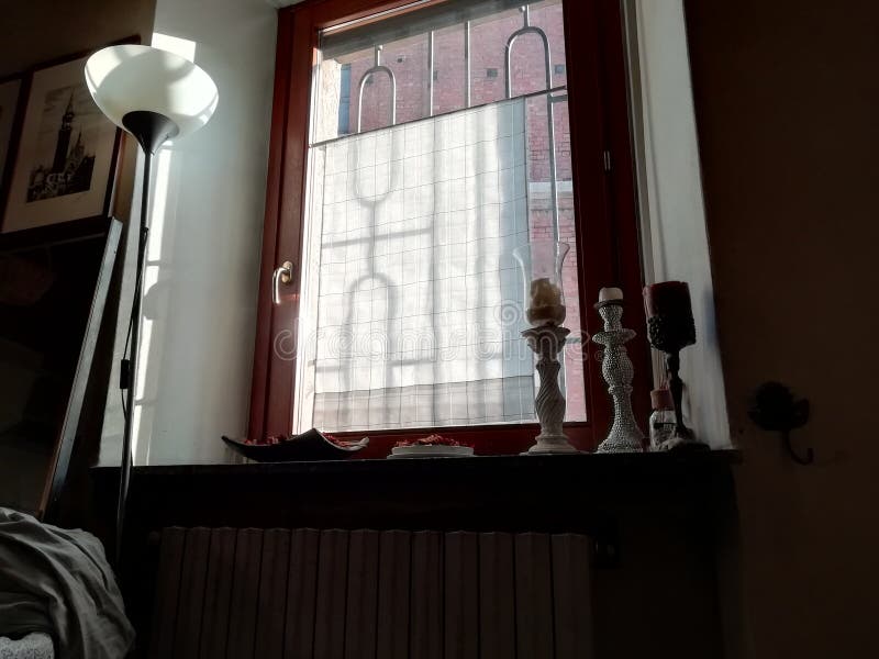 φυσικό φως που εισέρχεται στο παράθυρο στοκ φωτογραφίες με δικαίωμα ελεύθερης χρήσης