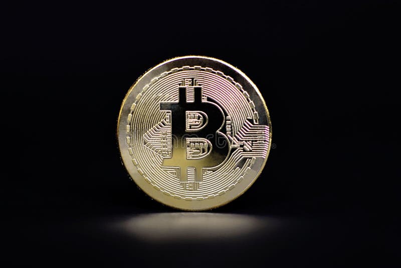 Φυσικό χρυσό νόμισμα Bitcoin αντιπροσωπευτικό για το εικονικό νόμισμα στοκ φωτογραφία Φυσικό χρυσό νόμισμα Bitcoin αντιπροσωπευτικό για το εικονικό νόμισμα στοκ φωτογραφία