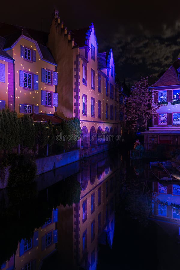 Φω'τα Χριστουγέννων στη Colmar στην Αλσατία Φω'τα Χριστουγέννων στη Colmar στην Αλσατία