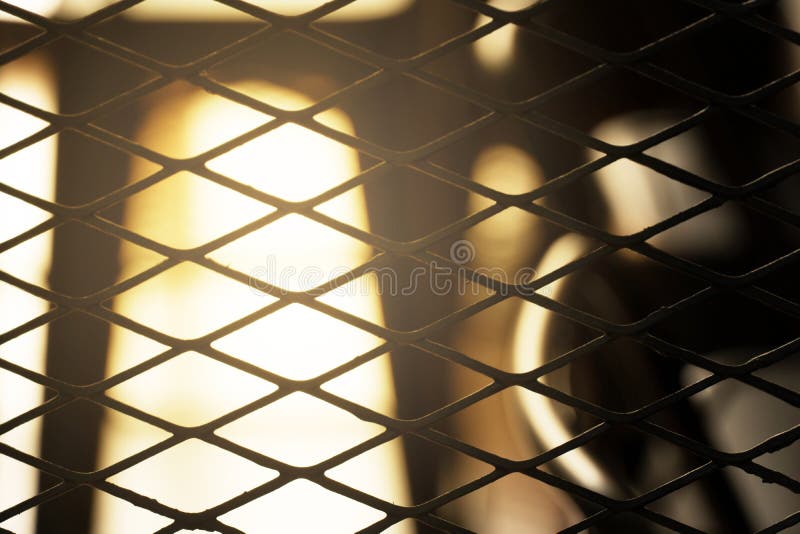 Φως στο μαύρο μετάλλων καθαρό εσωτερικό αφηρημένο υπόβαθρο σοφιτών grunge βιομηχανικό στοκ εικόνες με δικαίωμα ελεύθερης χρήσης Φως στο μαύρο μετάλλων καθαρό εσωτερικό αφηρημένο υπόβαθρο σοφιτών grunge βιομηχανικό στοκ εικόνες με δικαίωμα ελεύθερης χρήσης