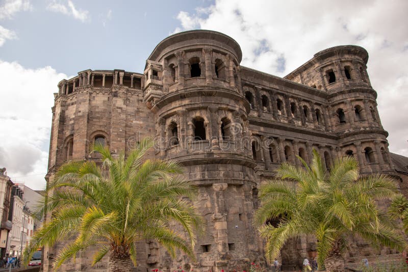 φωτογραφία από το porta nigra που βρίσκεται στο trier germany στοκ εικόνα με δικαίωμα ελεύθερης χρήσης