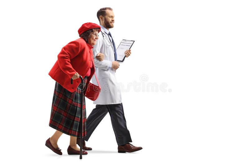 φωτογραφία πλήρους μήκους με μια γυναίκα που περπατά και κρατά ένα γιατρό κάτω από το χέρι