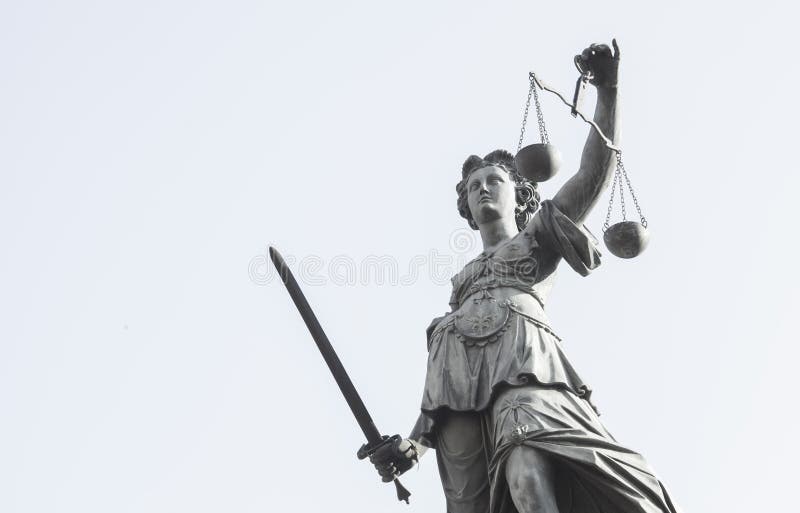 Φωτογραφία του αγάλματος του γυναικείου Justice αγάλματος στοκ φωτογραφίες