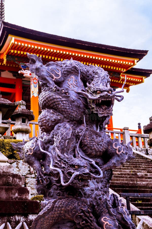 Φύλακας δράκων φιδιών του dera Kiyomizu στοκ φωτογραφίες Φύλακας δράκων φιδιών του dera Kiyomizu στοκ φωτογραφίες