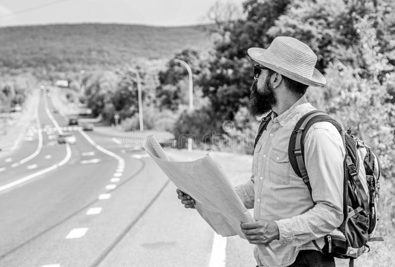 Χάνομαι στο δρόμο μου Χαμένο ταξίδι κατεύθυνσης τουριστών backpacker χάρτης σε όλο τον κόσμο Βρείτε το μεγάλο φύλλο χαρτών κατεύθ στοκ εικόνα