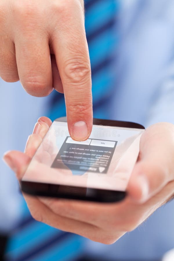 Χέρια επιχειρηματιών με το φουτουριστικό smartphone στοκ φωτογραφίες Χέρια επιχειρηματιών με το φουτουριστικό smartphone στοκ φωτογραφίες