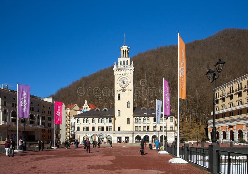 Χιονοδρομικό κέντρο στην κοιλάδα Rosa Khutor 2014 χειμερινός κόσμος της Ρωσίας Sochi 2018 παιχνιδιών φλυτζανιών ολυμπιακός στοκ εικόνες Χιονοδρομικό κέντρο στην κοιλάδα Rosa Khutor 2014 χειμερινός κόσμος της Ρωσίας Sochi 2018 παιχνιδιών φλυτζανιών ολυμπιακός στοκ εικόνες