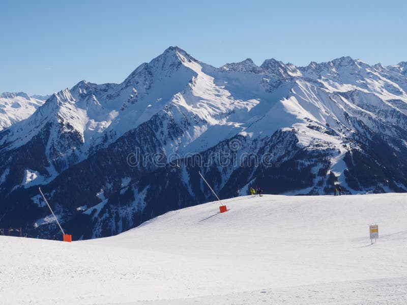 Χιονοδρομικό κέντρο σε Mayrhofen στην Αυστρία στοκ φωτογραφία με δικαίωμα ελεύθερης χρήσης Χιονοδρομικό κέντρο σε Mayrhofen στην Αυστρία στοκ φωτογραφία με δικαίωμα ελεύθερης χρήσης