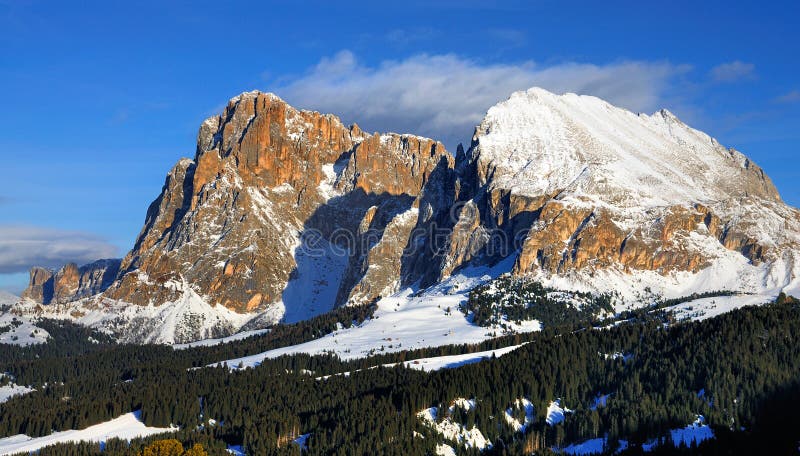 Χιονώδη βουνά σε Val Gardena στοκ εικόνες με δικαίωμα ελεύθερης χρήσης