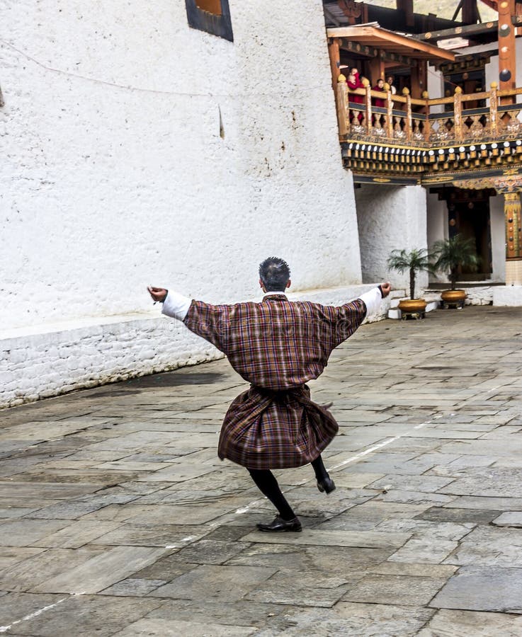 Χορός στο dzong στοκ εικόνα με δικαίωμα ελεύθερης χρήσης Χορός στο dzong στοκ εικόνα με δικαίωμα ελεύθερης χρήσης