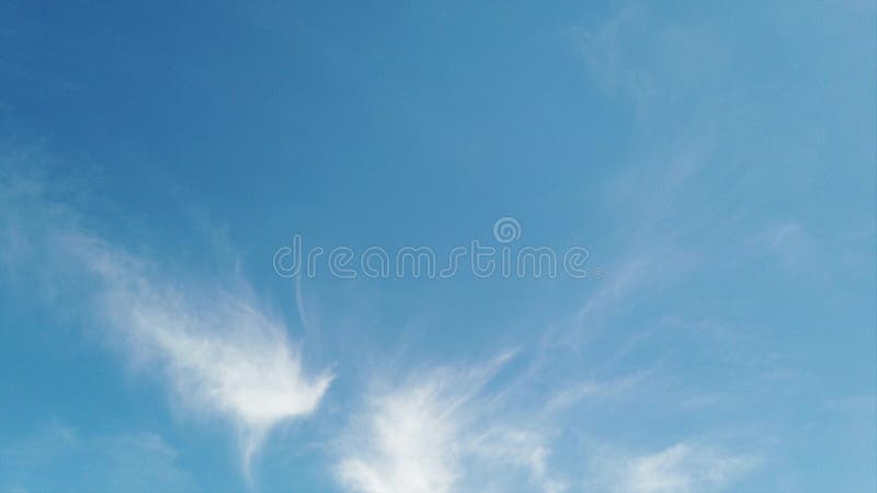 Χρονικό σφάλμα με τη μαλακή μετακίνηση cirrus των σύννεφων στις διάφορες Χρονικό σφάλμα με τη μαλακή μετακίνηση cirrus των σύννεφων στις διάφορες