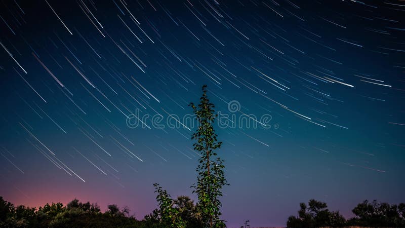 Χρονοδιάγραμμα με πανόραμα Steppe με σγουρά μονοπάτια