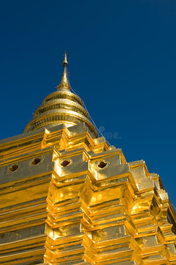 Χρυσό stupa στοκ εικόνες Χρυσό stupa στοκ εικόνες