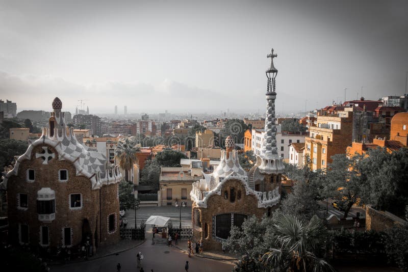 Χρώματα πάρκων guell στη Βαρκελώνη, Ισπανία στοκ φωτογραφία με δικαίωμα ελεύθερης χρήσης Χρώματα πάρκων guell στη Βαρκελώνη, Ισπανία στοκ φωτογραφία με δικαίωμα ελεύθερης χρήσης