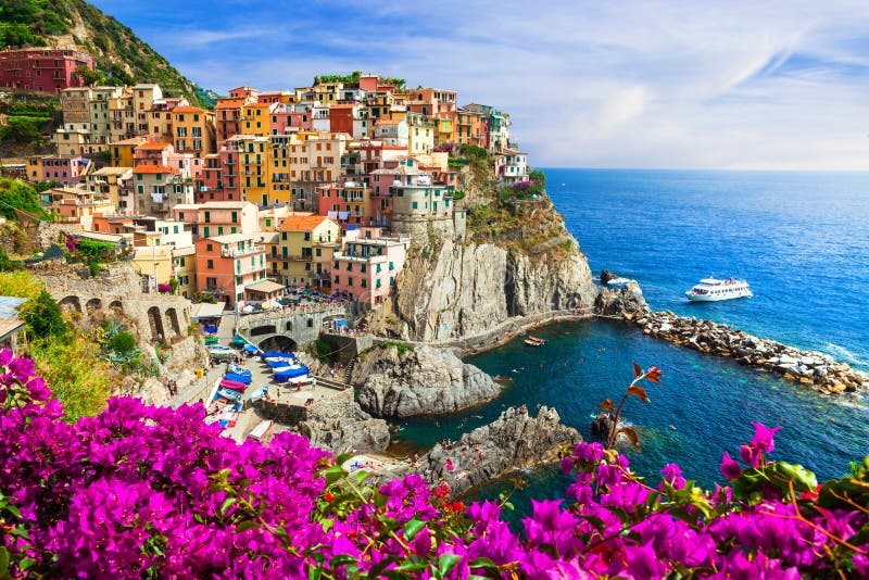 Χρώματα της σειράς της Ιταλίας - χωριό Manarola, Cinque terre στοκ εικόνες Χρώματα της σειράς της Ιταλίας - χωριό Manarola, Cinque terre στοκ εικόνες