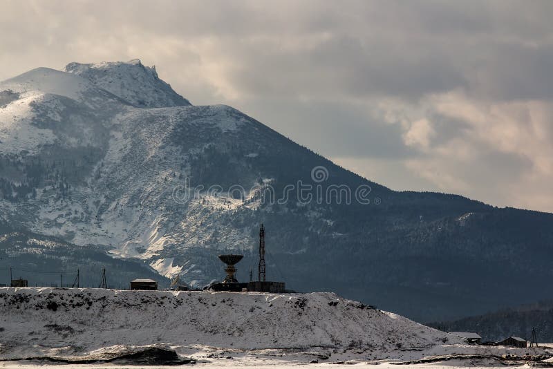 Χτισμένος στο πόδι των βουνών στοκ εικόνα Χτισμένος στο πόδι των βουνών στοκ εικόνα