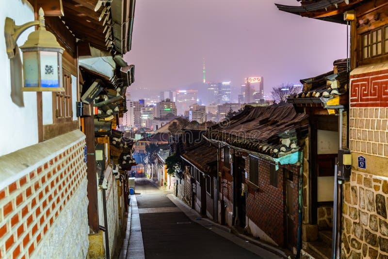 Χωριό Hanok Bukchon, παραδοσιακή κορεατική αρχιτεκτονική ύφους στο S στοκ εικόνες με δικαίωμα ελεύθερης χρήσης Χωριό Hanok Bukchon, παραδοσιακή κορεατική αρχιτεκτονική ύφους στο S στοκ εικόνες με δικαίωμα ελεύθερης χρήσης