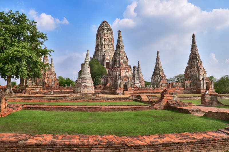 Χώρος λατρείας, Wat Chaiwatthanaram σε Ayutthaya, Ταϊλάνδη στοκ φωτογραφία με δικαίωμα ελεύθερης χρήσης Χώρος λατρείας, Wat Chaiwatthanaram σε Ayutthaya, Ταϊλάνδη στοκ φωτογραφία με δικαίωμα ελεύθερης χρήσης
