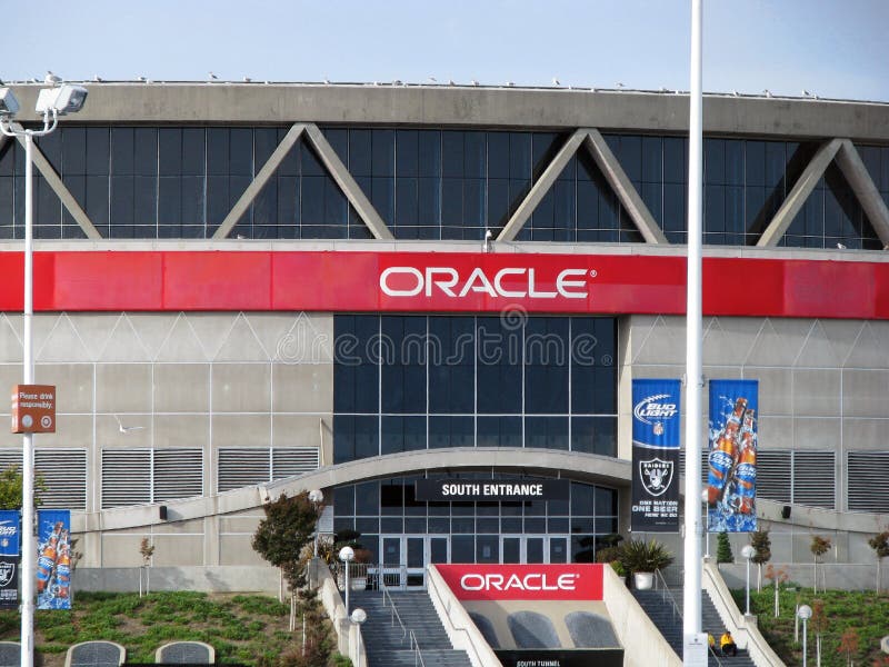 Entrance to Oracle Arena in Oakland, California. Entrance to Oracle Arena in Oakland, California.