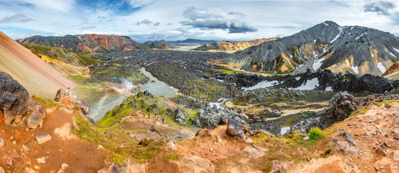 Όμορφα ζωηρόχρωμα ηφαιστειακά βουνά Landmannalaugar στην Ισλανδία στοκ εικόνα Όμορφα ζωηρόχρωμα ηφαιστειακά βουνά Landmannalaugar στην Ισλανδία στοκ εικόνα
