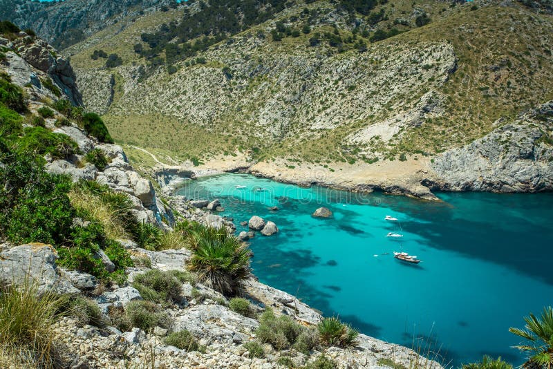 Όμορφη άποψη Cala Figuera της παραλίας στη Μαγιόρκα, Ισπανία στοκ φωτογραφίες με δικαίωμα ελεύθερης χρήσης Όμορφη άποψη Cala Figuera της παραλίας στη Μαγιόρκα, Ισπανία στοκ φωτογραφίες με δικαίωμα ελεύθερης χρήσης