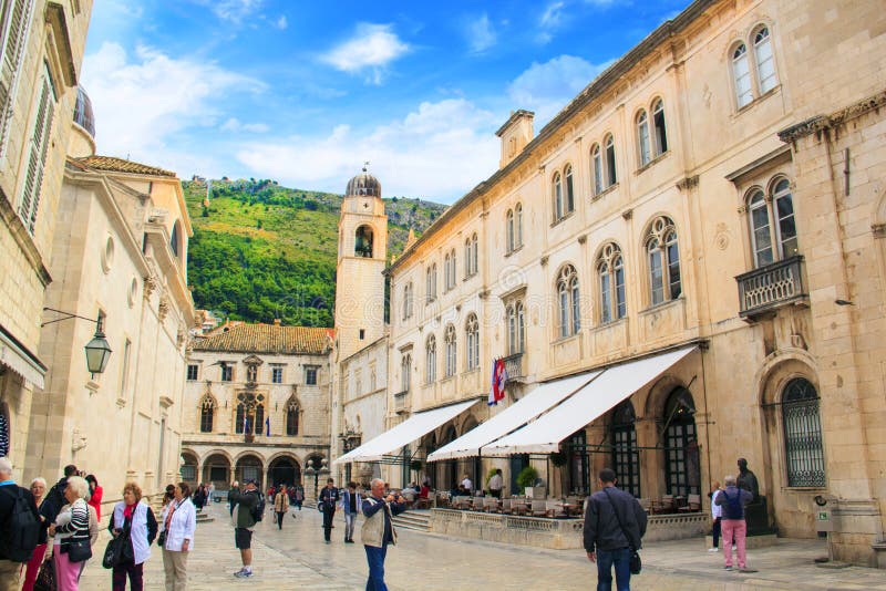 Όμορφη άποψη Stradun - η κεντρική οδός της παλαιάς πόλης Dubrovnik, Κροατία στοκ φωτογραφία με δικαίωμα ελεύθερης χρήσης Όμορφη άποψη Stradun - η κεντρική οδός της παλαιάς πόλης Dubrovnik, Κροατία στοκ φωτογραφία με δικαίωμα ελεύθερης χρήσης