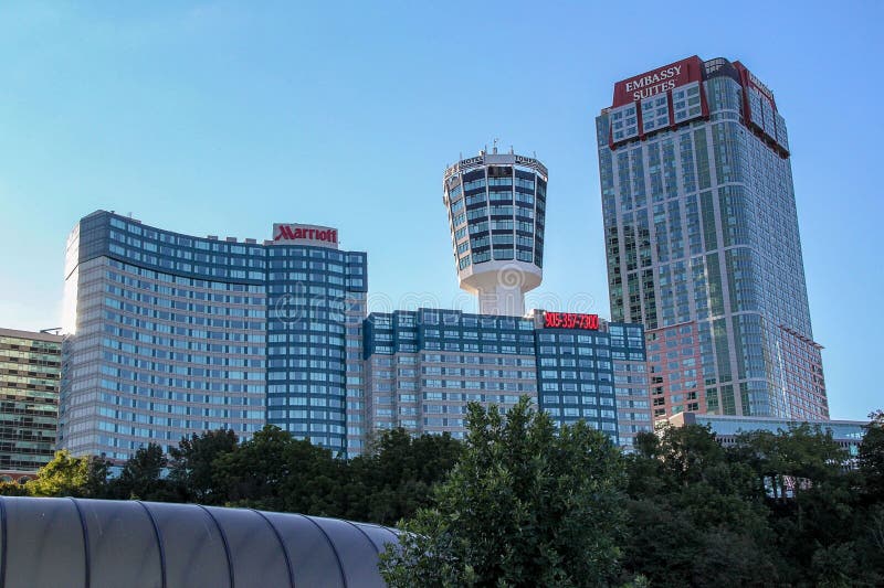 Όμορφη άποψη των υψηλών ξενοδοχείων οικοδόμησης στο υπόβαθρο μπλε ουρανού Οντάριο r στοκ φωτογραφίες με δικαίωμα ελεύθερης χρήσης Όμορφη άποψη των υψηλών ξενοδοχείων οικοδόμησης στο υπόβαθρο μπλε ουρανού Οντάριο r στοκ φωτογραφίες με δικαίωμα ελεύθερης χρήσης