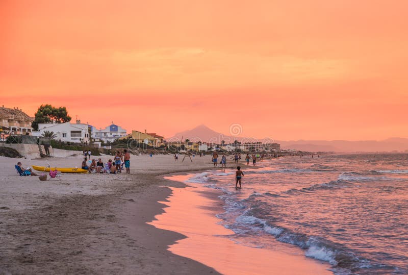 όμορφη ακτή δένια κόστα μπλάνκα στην ισπανία. στοκ εικόνες