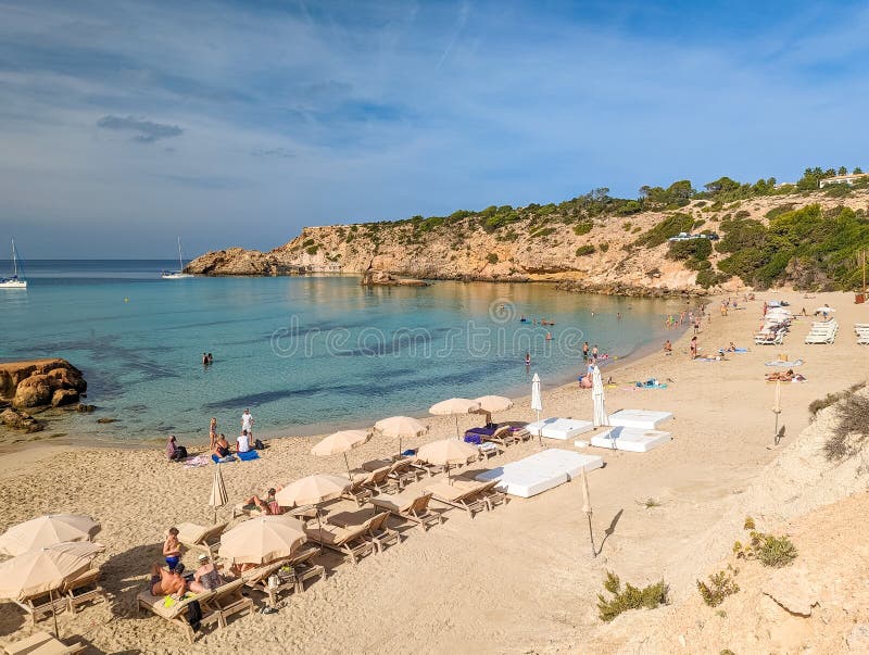 όμορφη ακτή και θάλασσα στη νήσο κάλτντα ίμπιζα στοκ φωτογραφία