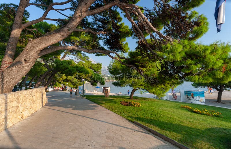 όμορφη ακτή της δαλματίας την υπέροχη ηλιόλουστη ημέρα στοκ φωτογραφίες με δικαίωμα ελεύθερης χρήσης
