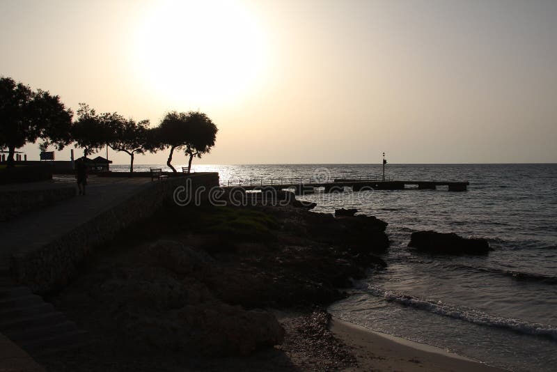 όμορφη απεικόνισης λιβαδιών ηλιόλουστη ανατολή άνοιξη φύσης θετική στοκ φωτογραφία όμορφη απεικόνισης λιβαδιών ηλιόλουστη ανατολή άνοιξη φύσης θετική στοκ φωτογραφία