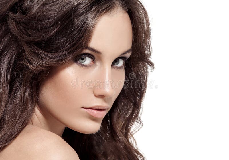 Όμορφη γυναίκα Brunette. Σγουρός μακρυμάλλης. στοκ φωτογραφία Όμορφη γυναίκα Brunette. Σγουρός μακρυμάλλης. στοκ φωτογραφία