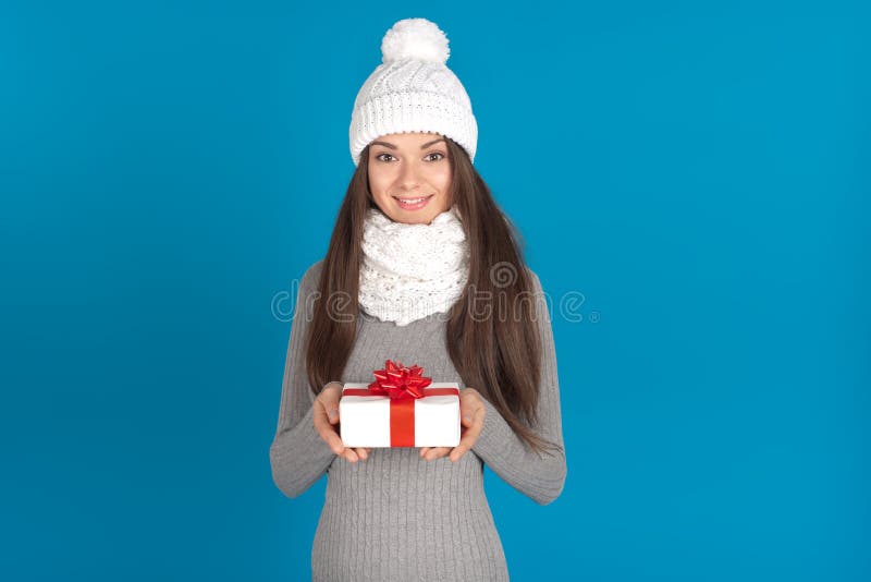Όμορφη νέα γυναίκα brunette ως κορίτσι santa στοκ εικόνες Όμορφη νέα γυναίκα brunette ως κορίτσι santa στοκ εικόνες