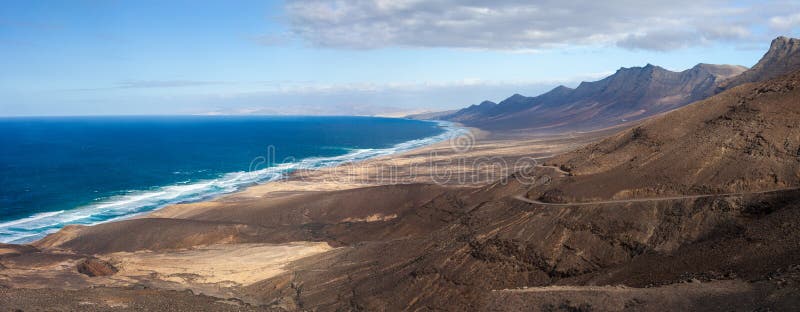 Όμορφο seascape πανοράματος τοπ άποψης του νησιού Fuerteventura στοκ εικόνες