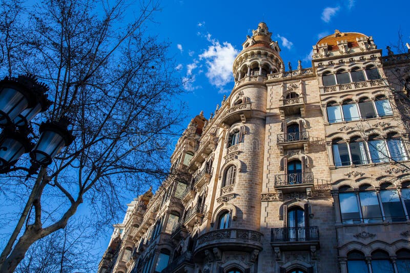 Όμορφο κτήριο Passeig de Gracia στη Βαρκελώνη στοκ φωτογραφίες