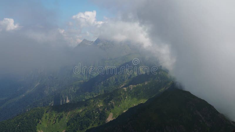 όμορφο ορεινό τοπίο. massif βουνό φιλμ μικρού μήκους
