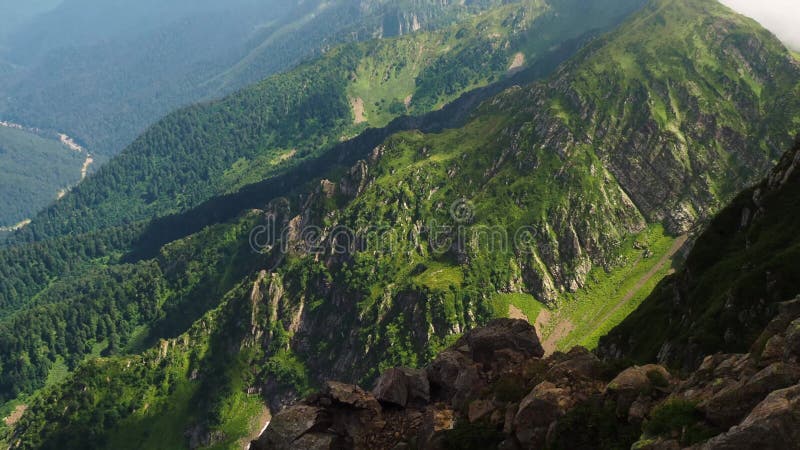 όμορφο ορεινό τοπίο. massif βουνό απόθεμα βίντεο