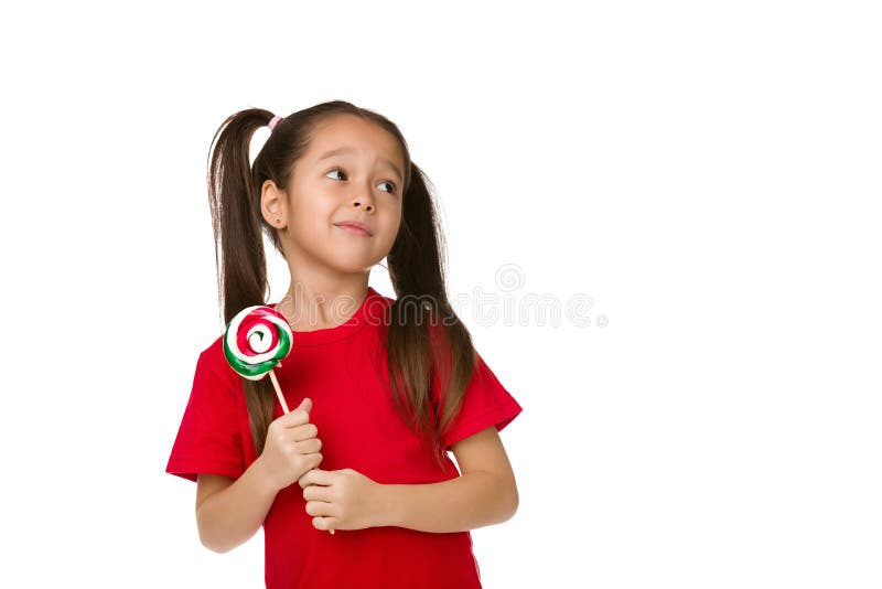 Όμορφο χαριτωμένο μικρό κορίτσι με ένα lollipop στοκ εικόνες Όμορφο χαριτωμένο μικρό κορίτσι με ένα lollipop στοκ εικόνες