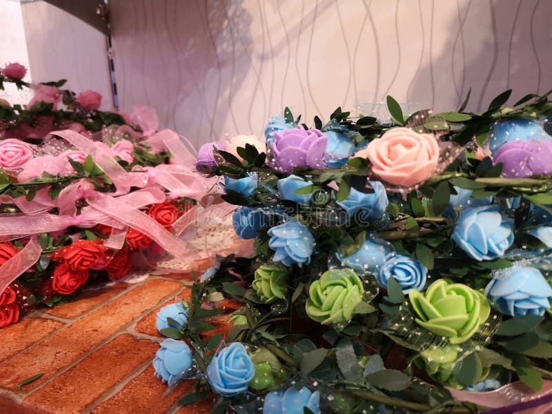 Όμορφο χρώμα για την τεχνητή επίδειξη τριαντάφυλλων για το σπίτι και το εσωτερικό σχέδιο στοκ φωτογραφία με δικαίωμα ελεύθερης χρήσης Όμορφο χρώμα για την τεχνητή επίδειξη τριαντάφυλλων για το σπίτι και το εσωτερικό σχέδιο στοκ φωτογραφία με δικαίωμα ελεύθερης χρήσης