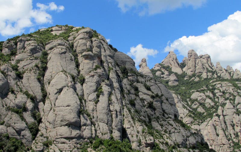Όμορφοι ασυνήθιστοι διαμορφωμένοι σχηματισμοί βράχου βουνών του Μοντσερράτ, Ισπανία στοκ εικόνες Όμορφοι ασυνήθιστοι διαμορφωμένοι σχηματισμοί βράχου βουνών του Μοντσερράτ, Ισπανία στοκ εικόνες