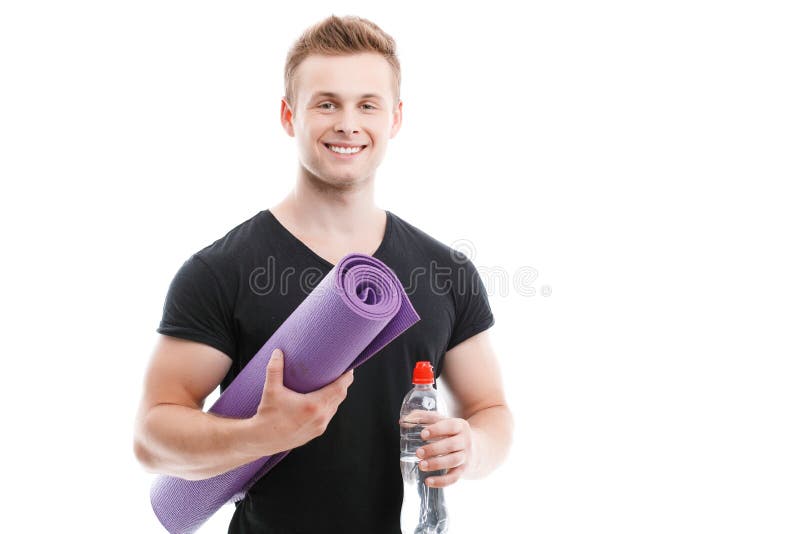 Όμορφος τύπος κατά τη διάρκεια του workout στοκ φωτογραφίες Όμορφος τύπος κατά τη διάρκεια του workout στοκ φωτογραφίες